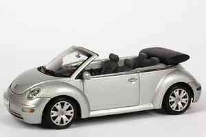 Autoart 1/43 59758 VW NEW Beetle Cabriolet Reflex Silver Metallic 